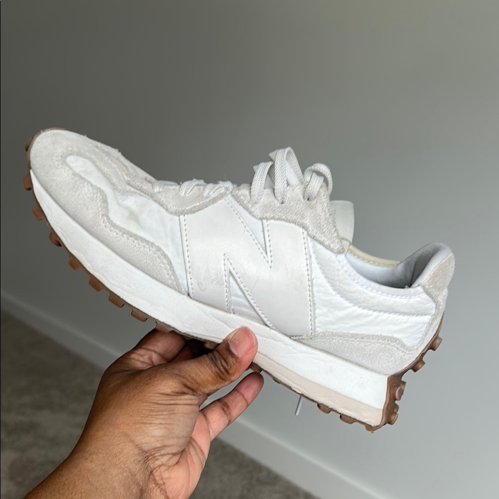 New Balance 327 Off-White Sneakers with Brown Sole